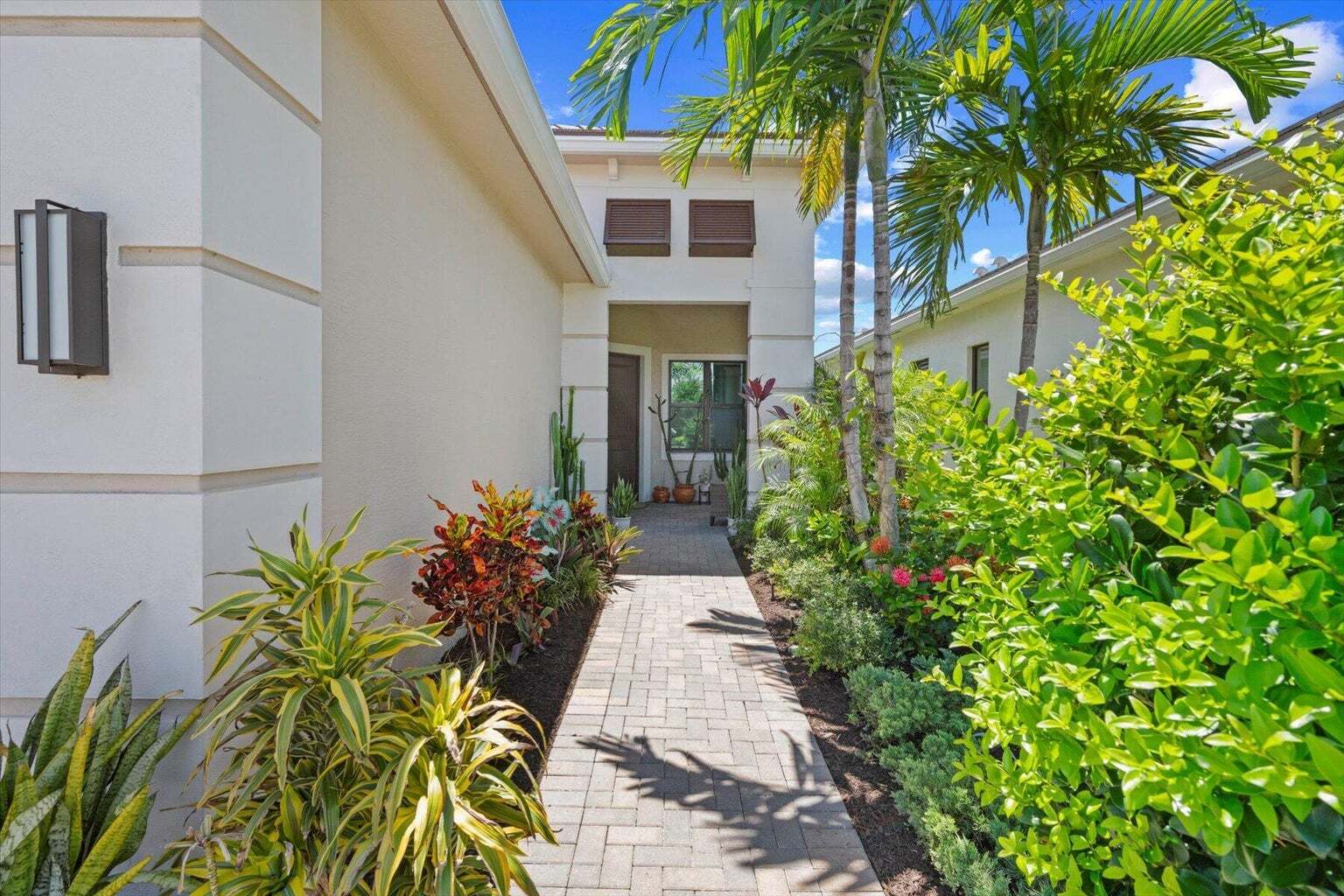 Building Photo - 16124 Key Biscayne Ln