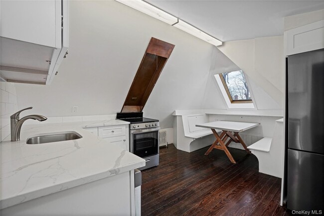 Building Photo - 9 Ridgeview Ave