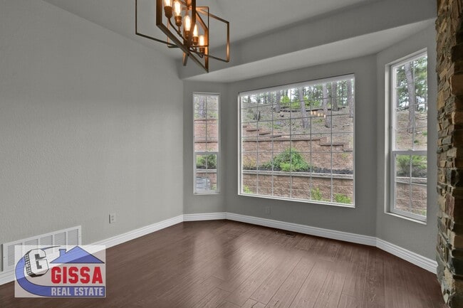 Building Photo - 1043 Longspur Ln