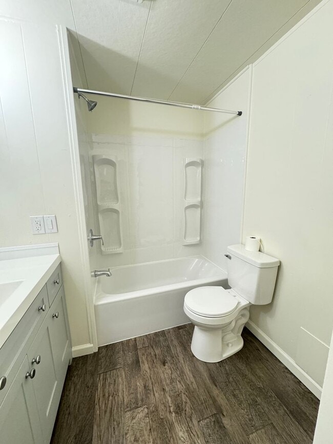 Building Photo - 2 Bedroom 1 Bathroom for rent 675 Square feet