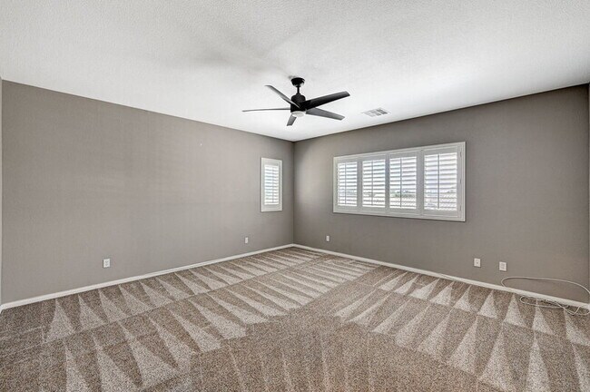 Building Photo - 10588 Isola Bella St