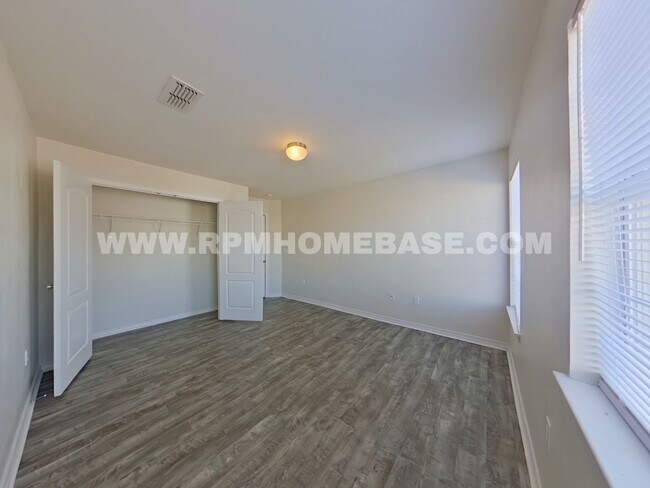 Building Photo - Spacious 4-Bedroom Home in South Crestview...