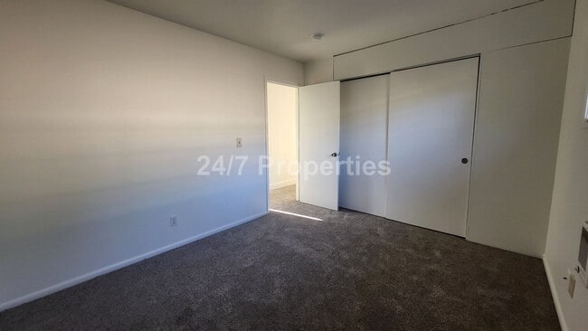 Building Photo - 634 N Watts St