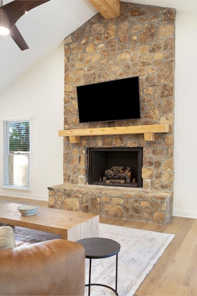 Building Photo - 550 N College St