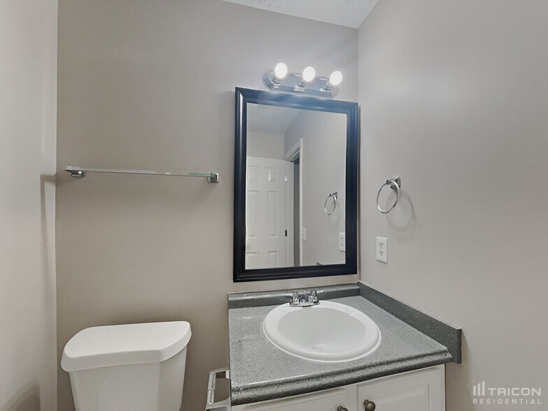 Building Photo - 1008 Braddock Cir