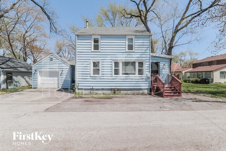 Primary Photo - 446 Barron St