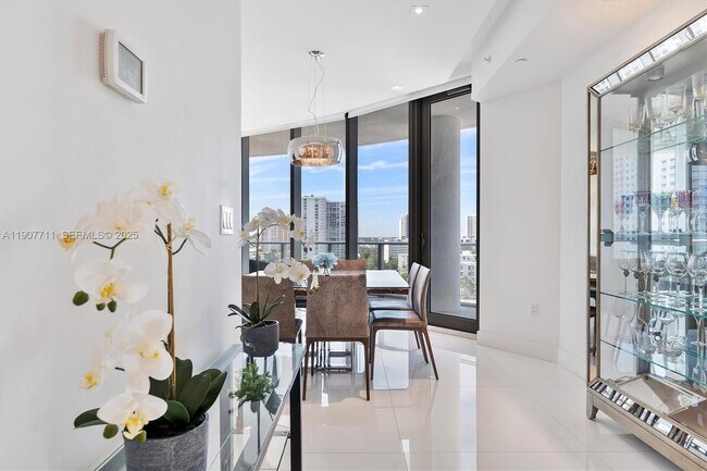 Building Photo - 17475 Collins Ave