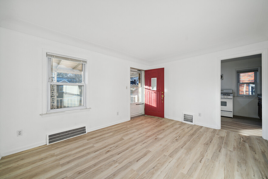 Living room with front entrance view - 16079 Forest Ave