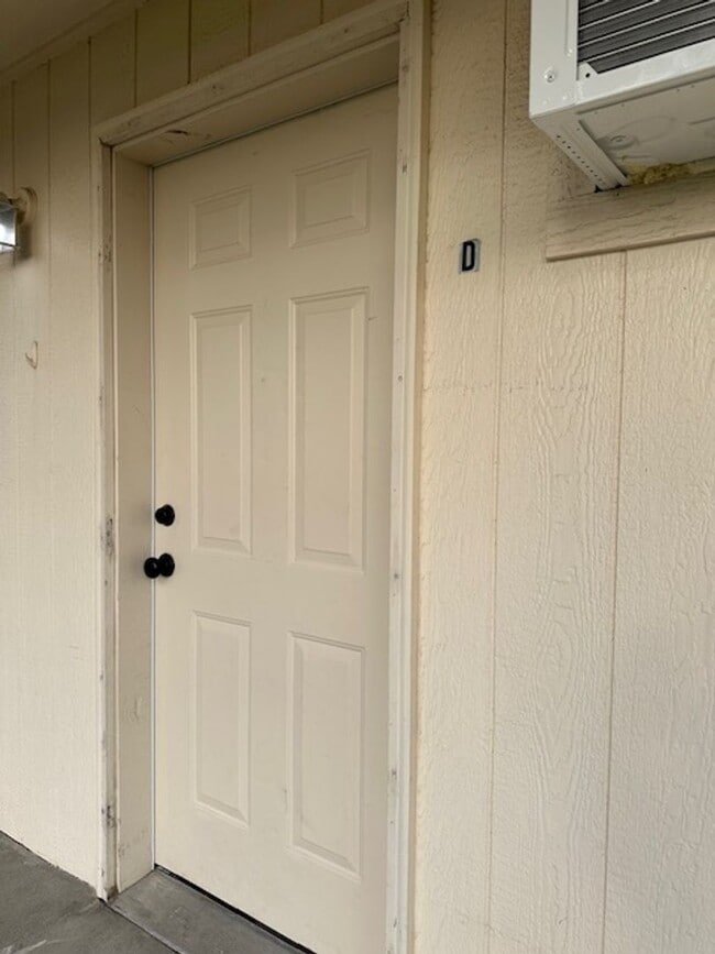 Building Photo - 4413 Circle Pl NE