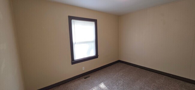Building Photo - 436 S Newton Ave