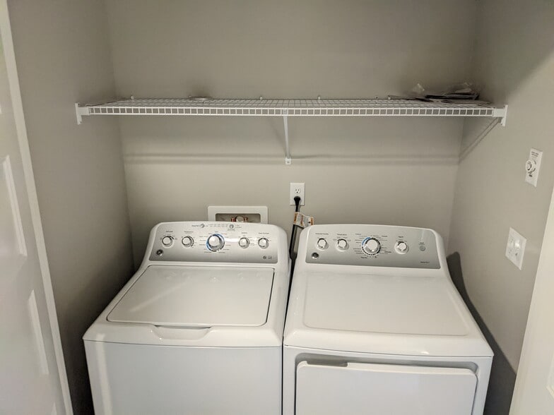 Building Photo - 13717 Admiralty Way