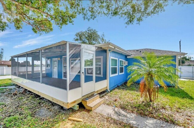Building Photo - 2963 Bahia Vista St