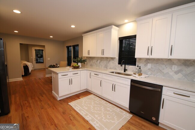 Building Photo - 1007 Vernon St