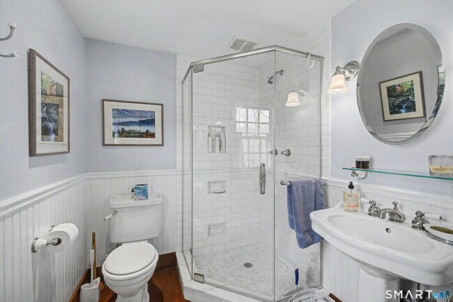 Building Photo - 75 Lake Lillinonah Rd N