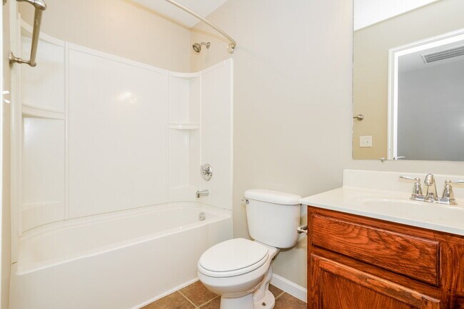 Building Photo - 724 Maylene Dr