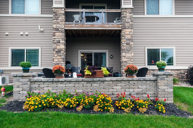 Building Photo - Suncrest Apartments and Townhomes