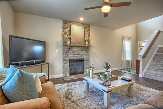 Building Photo - 3/BR luxury carriage home for rent