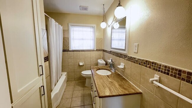 Building Photo - 7951 Pecan Villas Dr