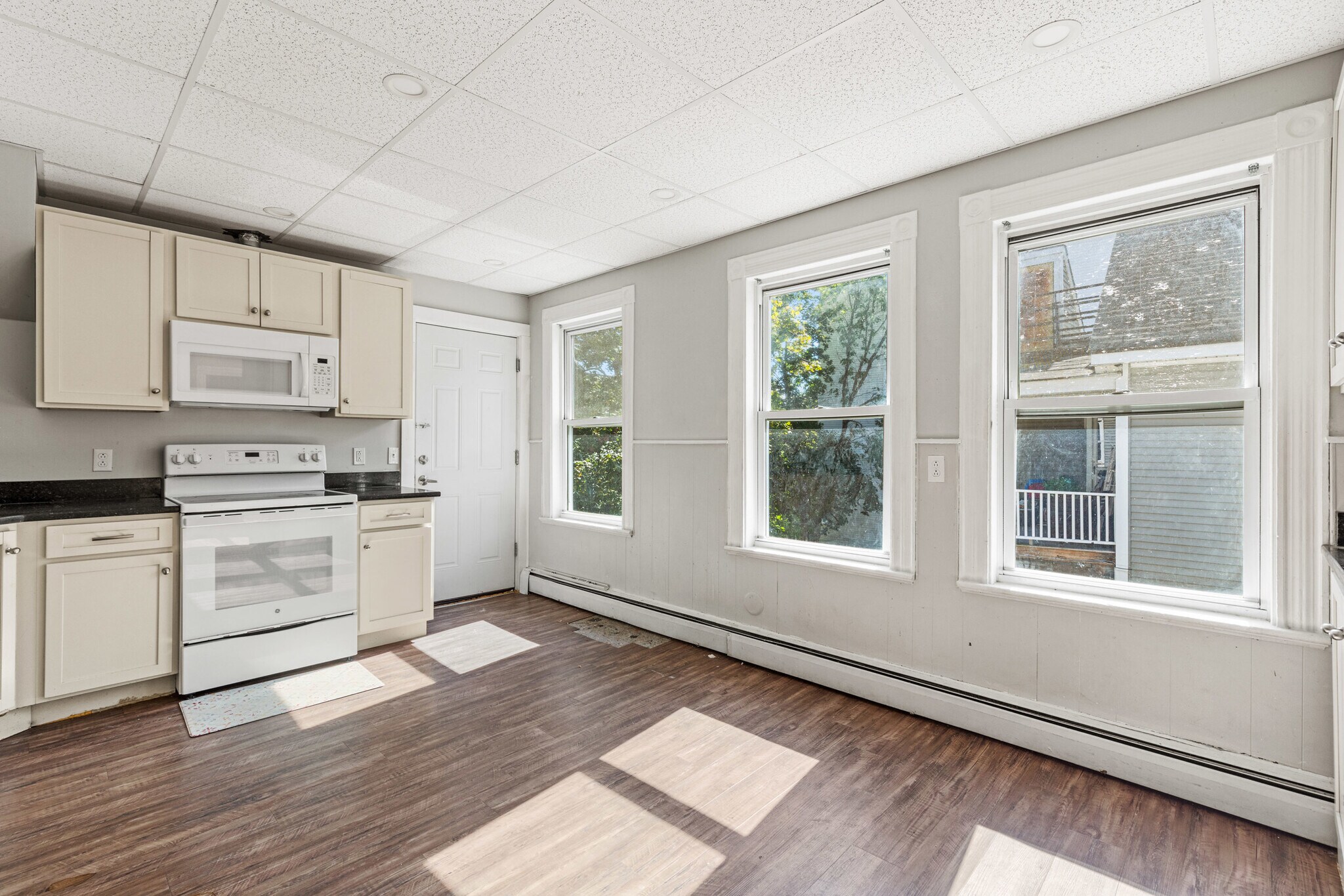 Building Photo - 174 Bartlett St