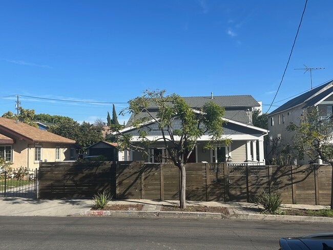 Building Photo - 340 N La Fayette Park Pl