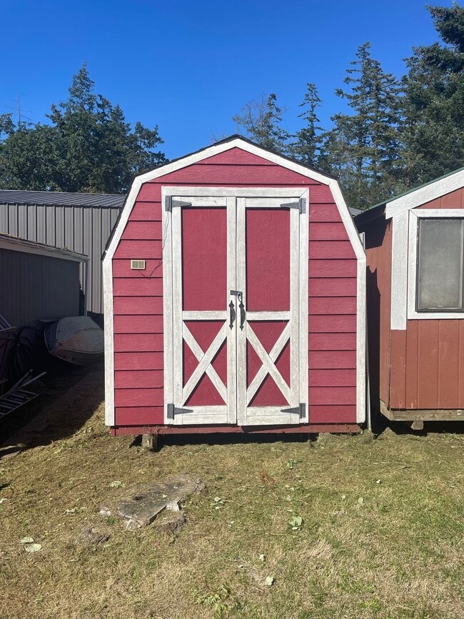 Building Photo - Lovely 3 Bedroom, 2 bath Home with 2 Car Garage and Partial Water View! Pet Friendly!