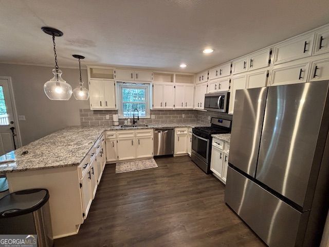 Building Photo - 1015 Castlewood Dr
