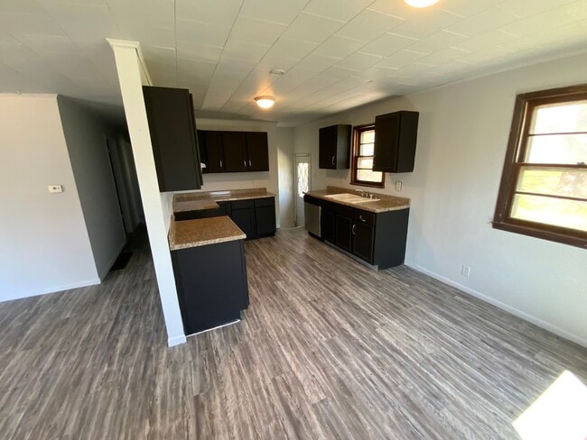 Building Photo - 921 Martin St