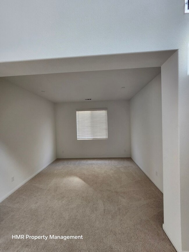 Building Photo - Beautiful two story 5 bedroom in ontario R...