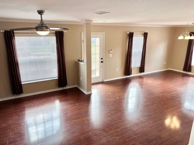 Building Photo - Gorgeous 3-bedroom, 2 1/2-bath End Unit To...