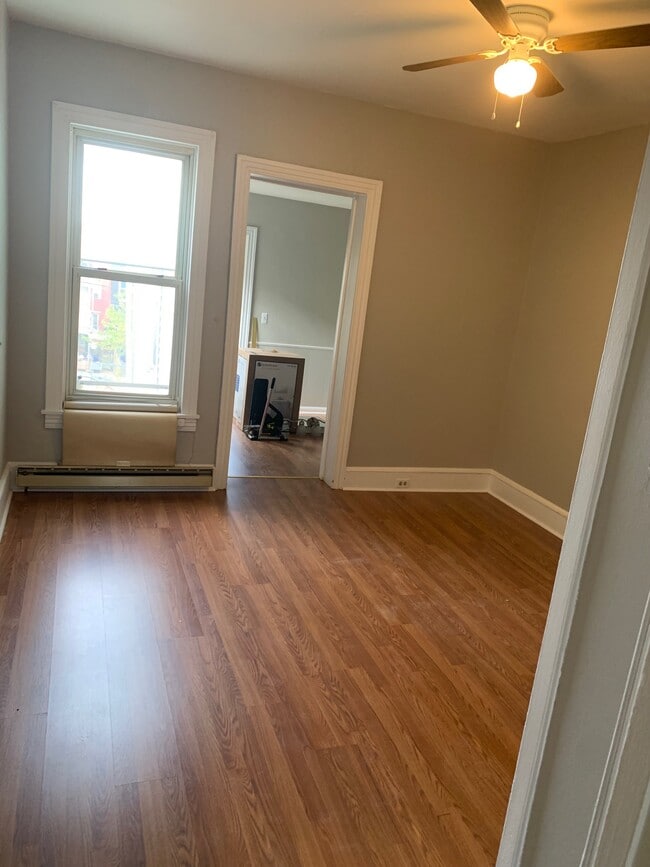 Middle bedroom - 528 Mulberry St