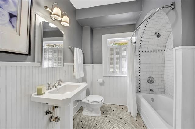 Building Photo - 6227 Lakeshore Dr