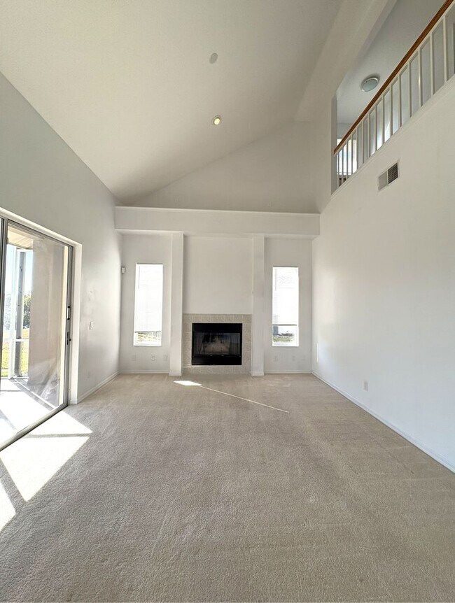 Building Photo - Coming Soon, 4 Bedroom, 2.5 bath Pool Home - Hunter's Creek!