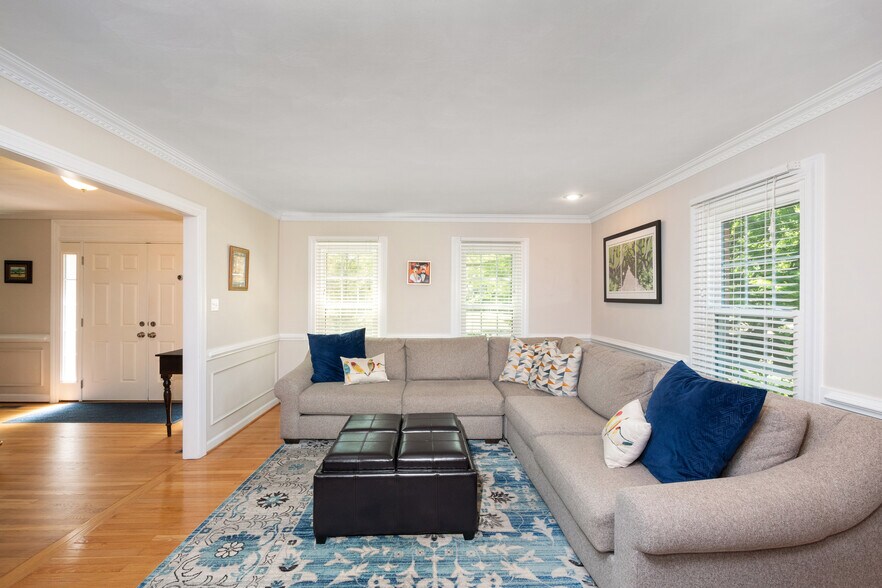 Building Photo - 338 W Olney Rd