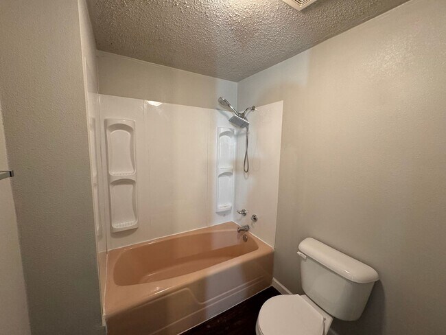 Building Photo - Beautiful Spacious Home Located in Frenshi...