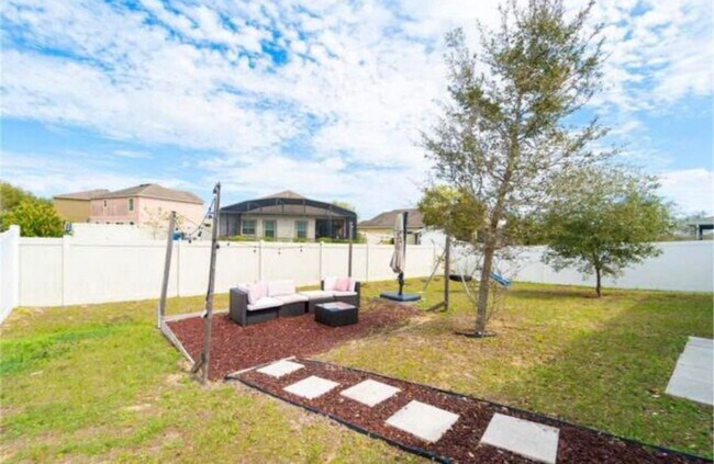 Building Photo - Beautiful 4-Bedroom Home in Sought-After H...