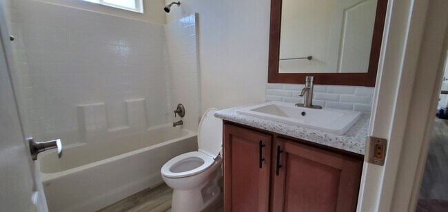 Building Photo - 10712 Valle Vista Rd