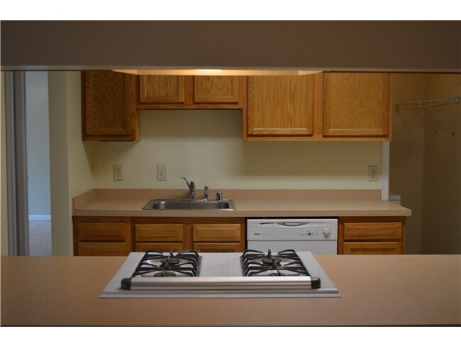 Building Photo - 703 Waters Edge Dr