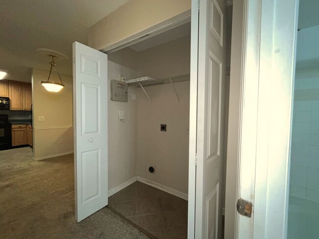 Building Photo - Gated community!  Amenities Galore! Close ...