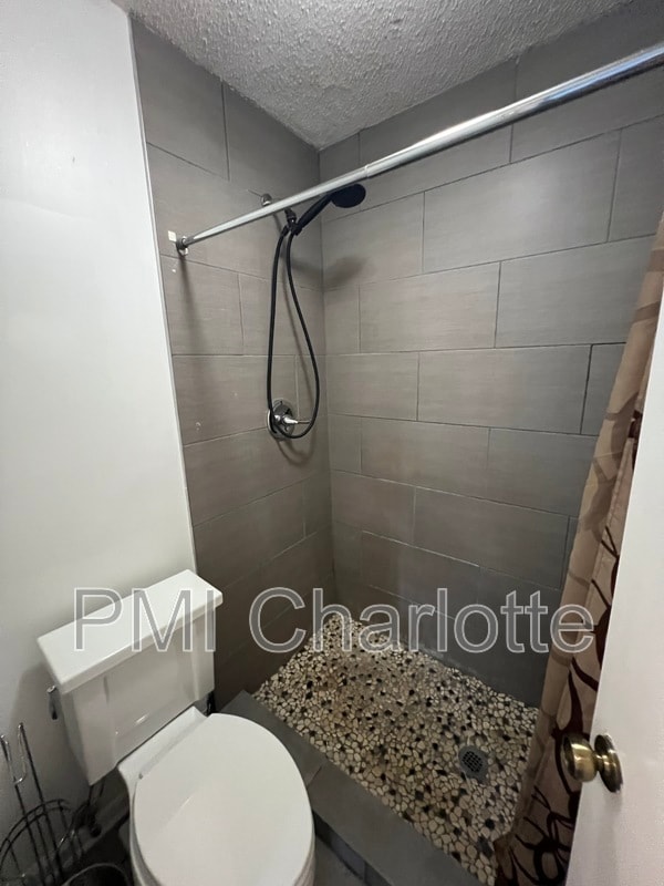Building Photo - 8087 Charter Oak Ln