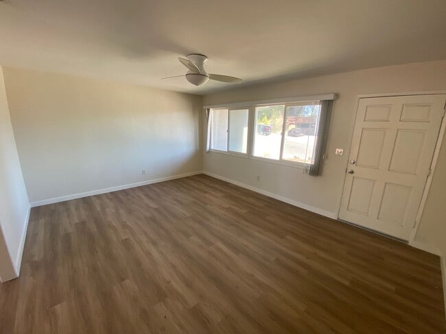Building Photo - 3 Bedroom, 2 Bathroom Single Story House i...
