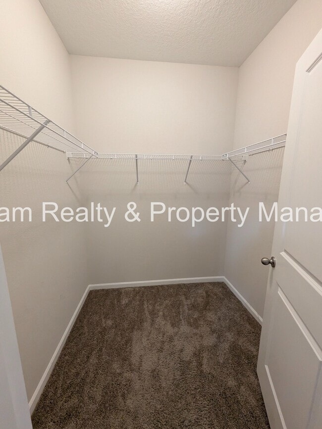 Building Photo - 100 Golden Fern Dr