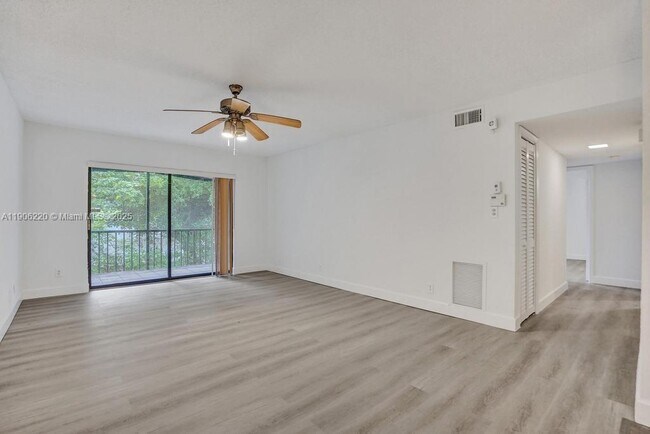 Building Photo - 3101 Oakland Shores Dr