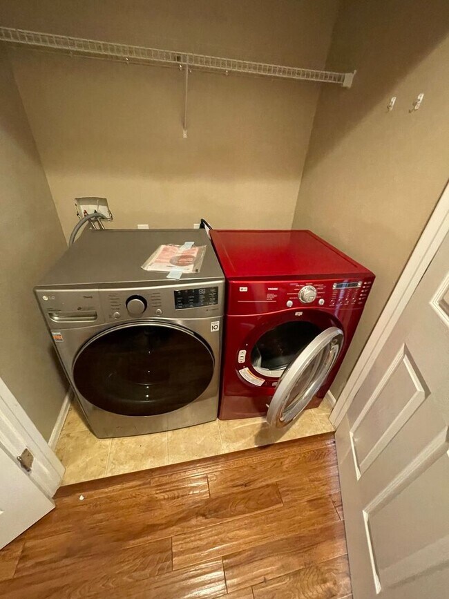 Building Photo - 2 bedroom townhome nestled in the heart of Fountain.