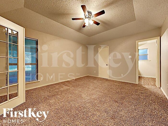 Building Photo - 3815 Coronet Ln