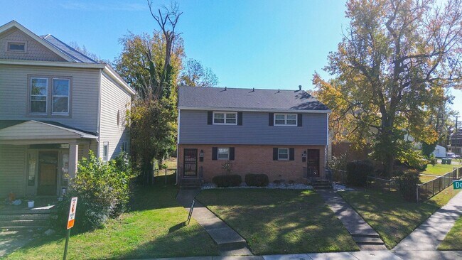 Building Photo - Charming 2-Bedroom Home with Hardwood Floors in North Highland Park