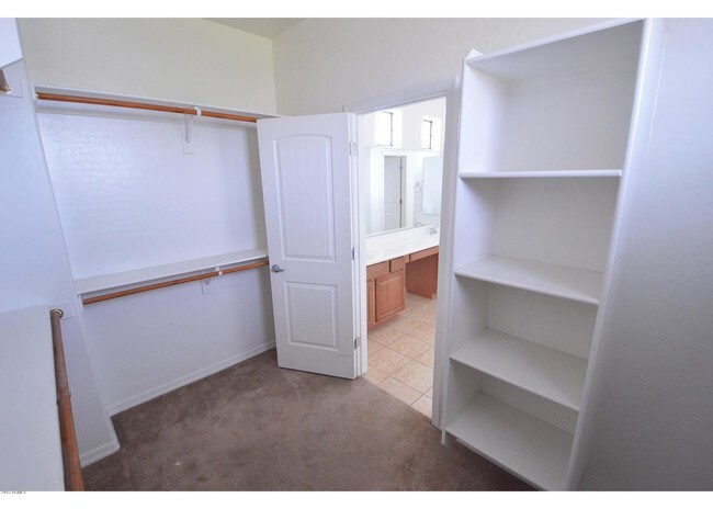 Building Photo - 1421 W Pelican Ct