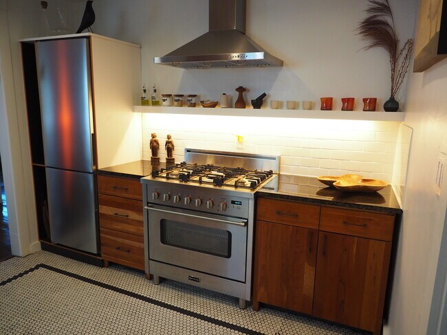 Kitchen - 1402 Eva St