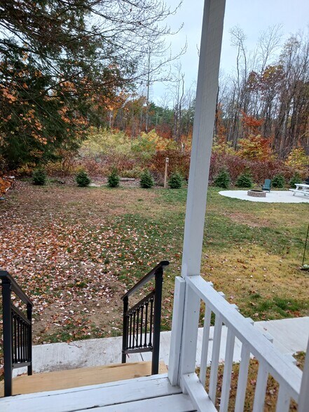 Back Yard & Patio - 8 Adirondack Rd