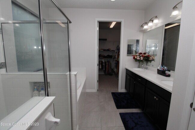 Building Photo - 3039 Burghley Park Way