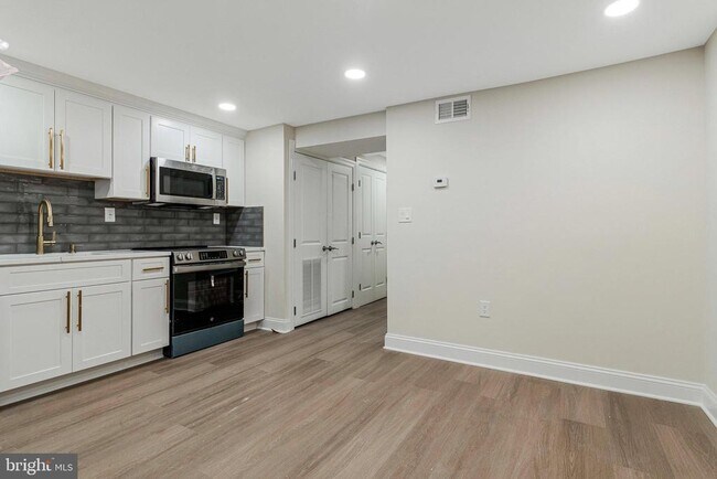 Building Photo - 1350 Sheridan St NW